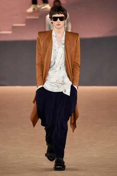 Look 19